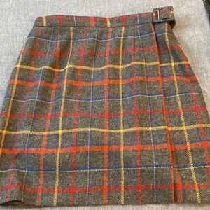 Beautiful lined wool knee length wool skirt